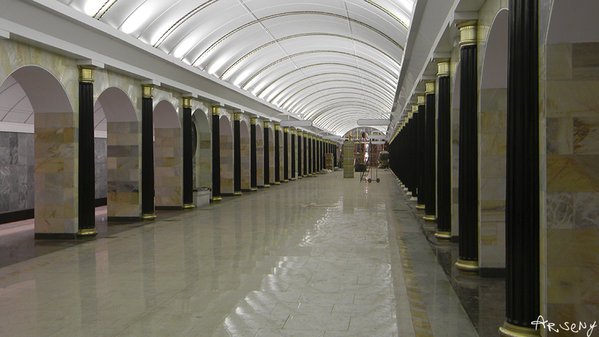 Адмиралтейская - центральный зал перед пуском.jpg