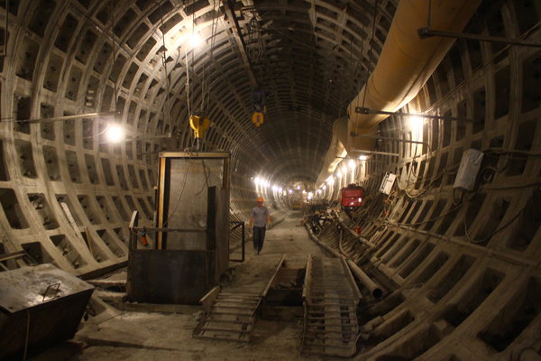 Траволаторный тоннель, вид в сторону станции