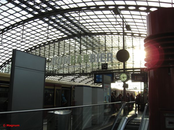 На платформе вокзала Berlin Hauptbahnhof. Электричка линии S75