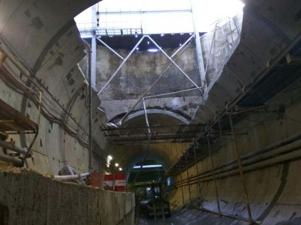 разобранный котлован. вид от тоннеля на станцию Новокрестовская