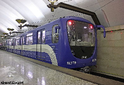 10370