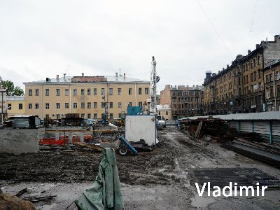 Вид со стороны противоположных ворот.