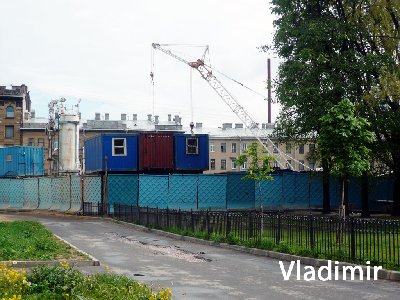 Вид со стороны Пионерской площади.