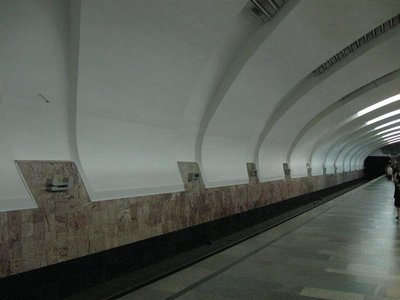 Название - во всю стену.