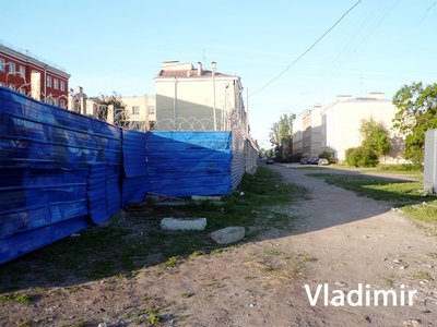 Западная сторона стройплощадки (вид со стороны наб. Обводного канала).