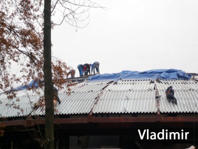 Стекло кладут.