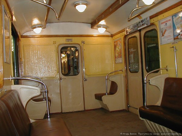 Салон вагона Е (номер неизвестен), дата съёмки - 2001-10-10, станция метро Лесная, © Игорь Ванин, прогулки по метро, www.metrowalks.ru