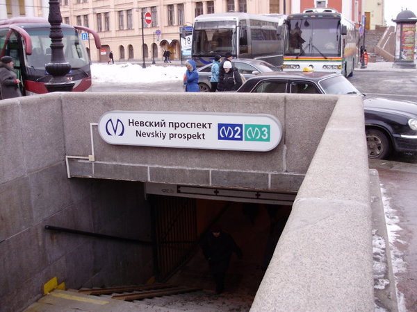 P3080861.jpg (124.29 КБ) 6931 просмотр Кстати, давно ли сняты старые буквы названия станции? Только сейчас обратил внимание, что от них остались лишь горизонтальные металлические полосы.