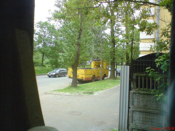 а этот желтый полдня простоял на днях