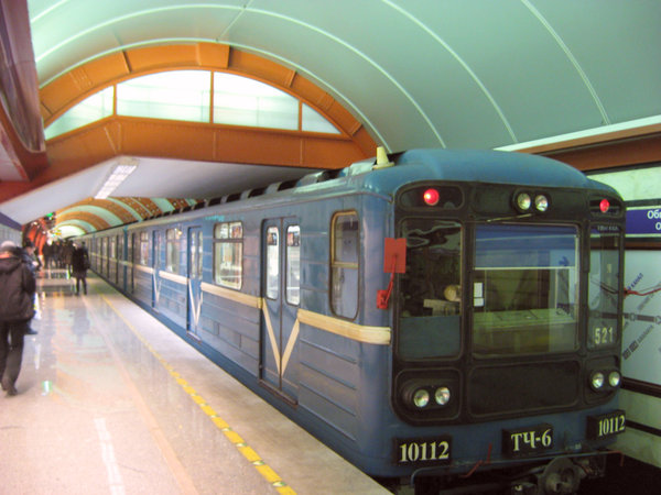 10 Вагон метро 81-717.5 № 10112.jpg