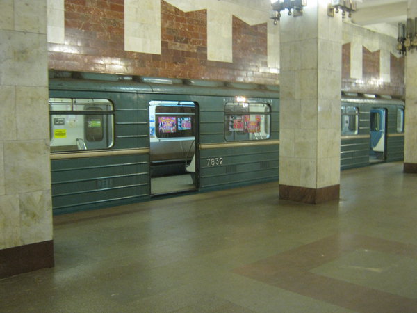 Поезд на Московской.