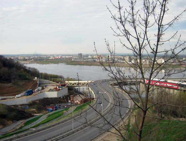 Строительство портала возле метромоста.