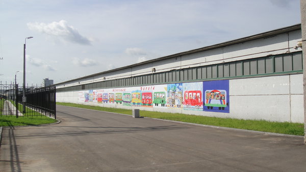 Плакат на вестибюле метро