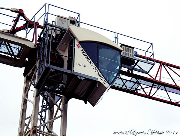 kranovsh.jpg (769.14 КБ) 6860 просмотров Самая клёвая фотка. Крановщица жестами попросила сфотографировать. Симпатичная женщина. :)