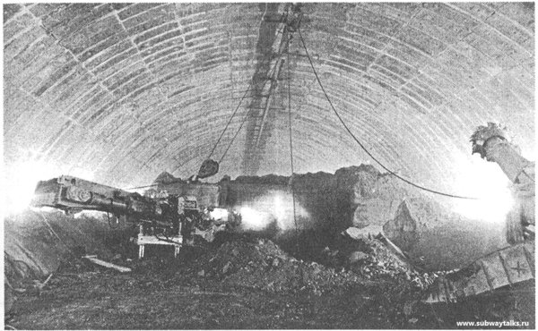 Спортивная2.jpg (598.9 КБ) 6479 просмотров Разработка породы верхней части ядра станции "Спортивная" стреловыми горнопроходческими комбайнами