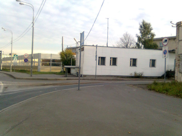 dachnoe2.jpg (236.11 КБ) 10832 просмотра Теперь и с северной стороны мимо здания станции проходит автодорога.