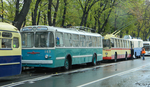 Общий план. ЗиУ-5Г и ЗиУ-682Б