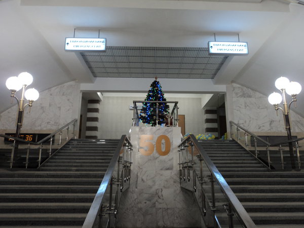 Новогодняя ёлочка на 50-й станции киевского метро
