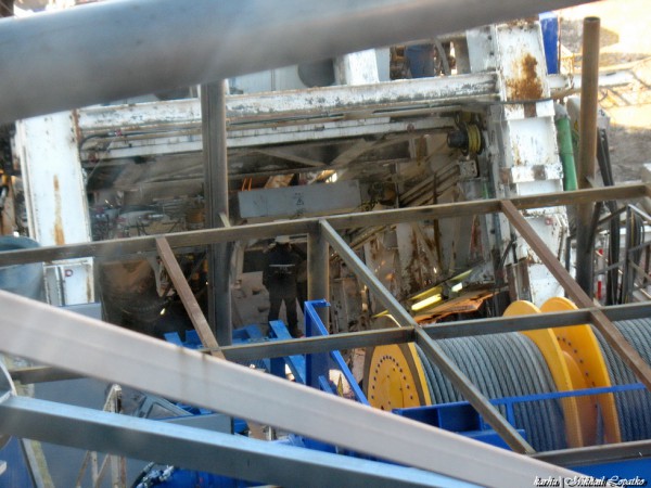 IMG_3413.JPG (840.18 КБ) 6293 просмотра Заметьте, строитель стоит на блоке.