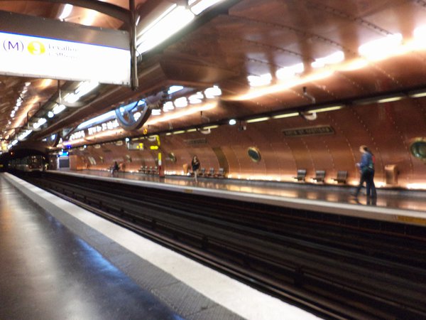 Paris1.jpg (1.33 МБ) 23165 просмотров Станция Arts et Metiers