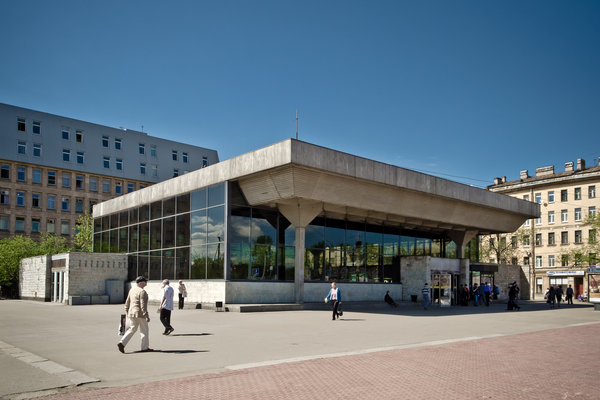 Metro_SPB_Line1_Vyborgskaya_pavilion.jpg