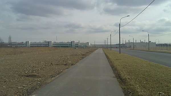 Вид на юг, впереди Автозаводский проезд упирается в Автозаводскую ул., впереди Tayota, слева место под станцию.