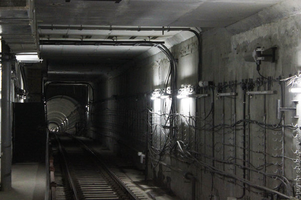 Перегон к метромосту красиво уходит вниз