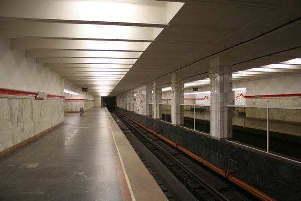 800px-Minsk_Metro_in_2010_-_Pervomaiskaya_Platform.jpg