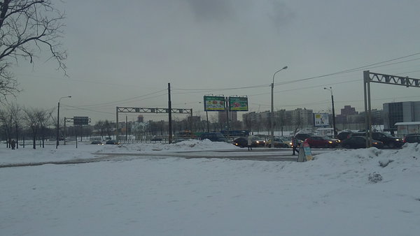 15012013291.JPG (952.01 КБ) 45891 просмотр Справа Бухарестская ул., вид на юг, площадка с другой стороны улицы, забора со стороны Бухарестской ещё нет