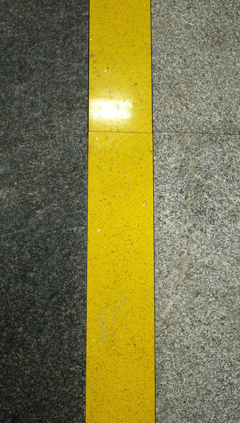 IMGP0394a.jpg (837.87 КБ) 11034 просмотра стоя на желтой полосе )