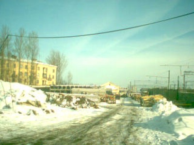 ровно посередине будущей трассы, на юг