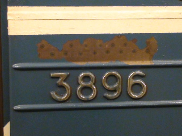 3896