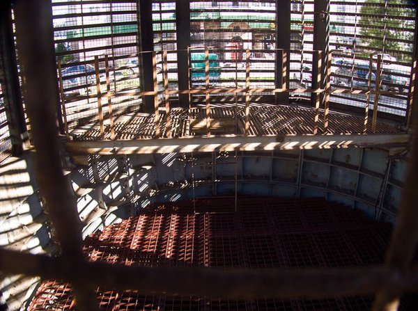 -LUngaroUxo.jpg (124.46 КБ) 6617 просмотров ВШ №508 ФПЛ. Внутри киоска такое приспособление, ранее такого ни в одной ВШ не видел. Кто знает, зачем сие поставили и будут ли это во всех ВШ ставить ?