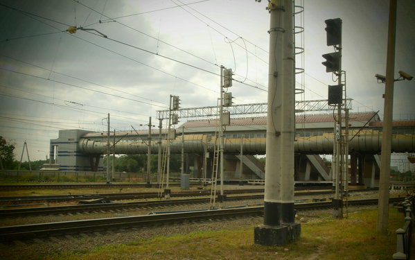 P6230175.JPG (723.47 КБ) 9294 просмотра Переход над путями и вокзал станции вид со стороны Москвы