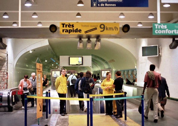 Parisian_high-speed_walkway.jpg