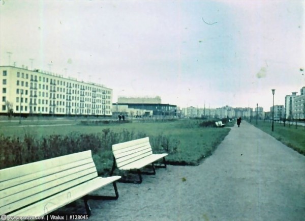 До постройки ст. метро Ленинский Проспект. 1971 г..jpg (94.76 КБ) 19563 просмотра по времени указан 1971 год. Ни станции, ни, тем более, нынешнего торгового комплекса