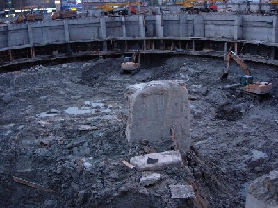 выкопано около 8 метров