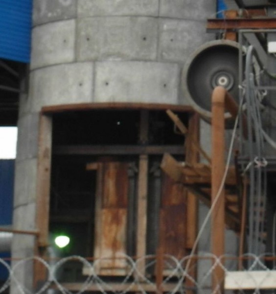 SAM_2624.JPG (78.7 КБ) 5497 просмотров Тот же ракурс, несколькими сек. позже. Подошла клеть, неожиданно, поэтому вышло не резко. Фрагмент фото.