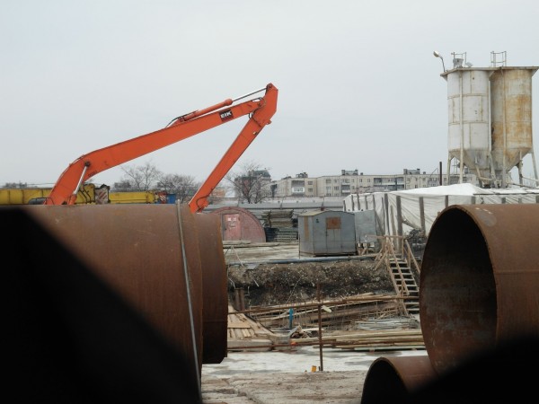 SAM_2629.JPG (408.45 КБ) 8445 просмотров Виден "длиннорукий" экскаватор для выемки грунта.