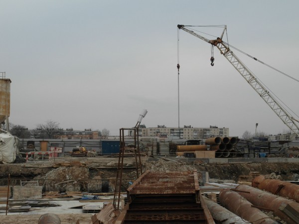 SAM_2631.JPG (456.75 КБ) 8445 просмотров Вдалеке сложены обсадные трубы(?) Интересно, почему их не вывозят-вроде больше не пригодятся? Или-потом всё разом?