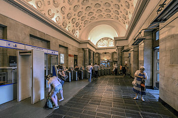 Metro_SPB_Line1_Baltyskaya_Vestibule_1.jpg