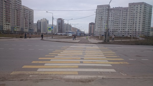 Вместо тротуара сплошной щебень