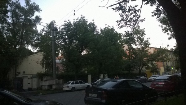 Между Средним и Малым