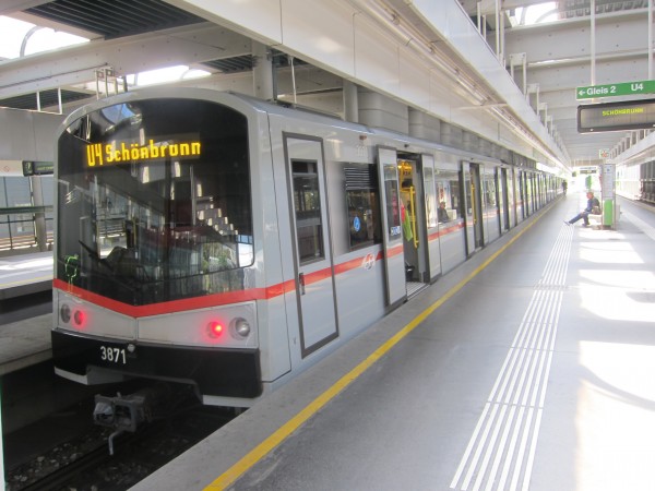вагон  Siemens Type V № 3828 на станции Heiligenstadt 2016.JPG