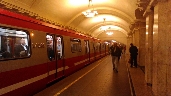 P_20170522_203530.jpg (1.44 МБ) 8006 просмотров Состав на "Пушкинской"