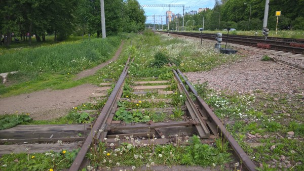 1-ая стрелка. Путь налево через пару метров оборвется