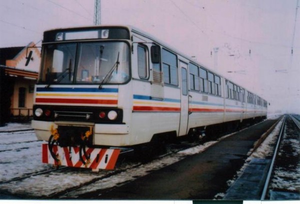 Пятивагонный дизель-поезд Ikarus. Предположительно снято в Венгрии.