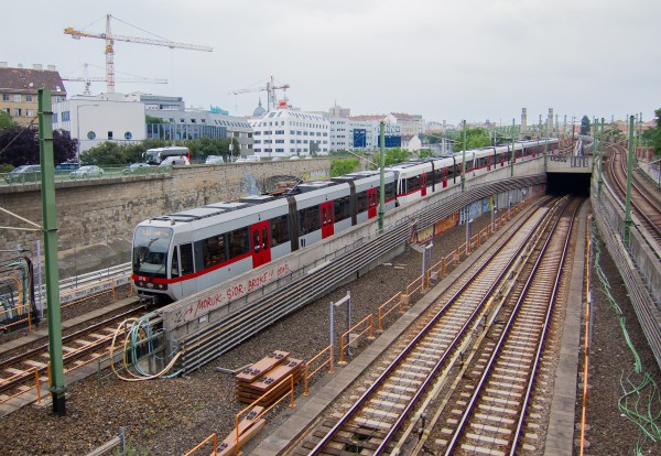 Bombardier Type T1  № 2710 U6, Längenfeldgasse