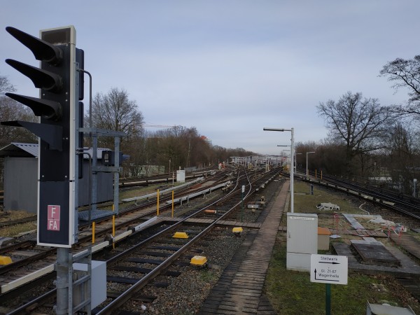 Farmsen.jpg (4.71 МБ) 8939 просмотров Служебные платформы за станцией "Фармзен"