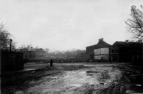 W3OS7xMQAZ8.jpg (248.12 КБ) 13834 просмотра До 1926 года.<br />Угол 24-й и 25-й линии Васильевского острова и Косой линии<br />Автор съёмки: Леонид Андреевский. Источник: ЦГАКФФД СПб/Гр 65664